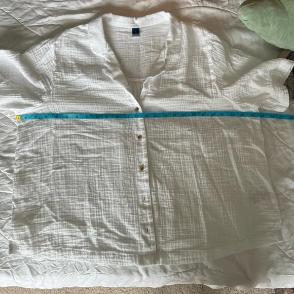 Old Navy Crinkle Gauze Button Down Shirt - Picture 9 of 10